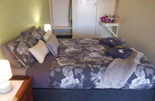 Whyalla Playford Apartment | Welcoming Whyalla Country Inn Motel with Hot Tub & Breakfast