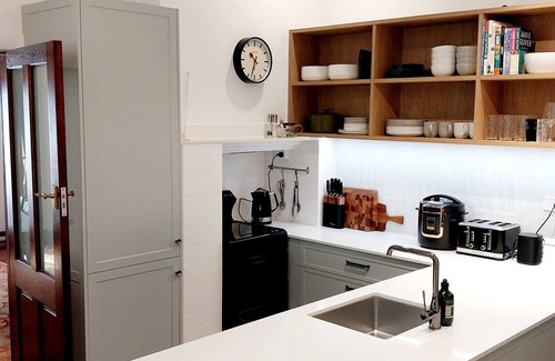 Whyalla House | Top-Rated Whyalla House: Pet-Friendly Executive Retreat