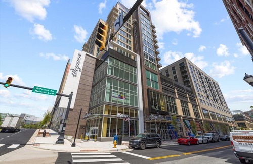 Eisenhower East Apartment | Pet-Friendly Retreat at WhyHotel by Placemakr, Alexandria