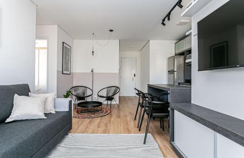 Centro Apartment | Modern Comfort: WI-FI & Hot Tub near Patio Milano