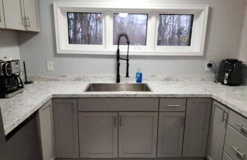 New Wilmington Cottage | Cozy Wi-fi Cottage with Breakfast and Kitchen Amenities