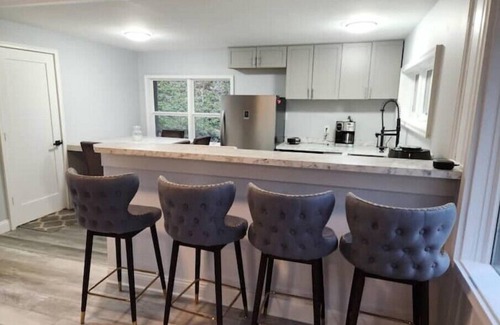 New Wilmington Cottage | Cozy Wi-fi Cottage with Breakfast and Kitchen Amenities