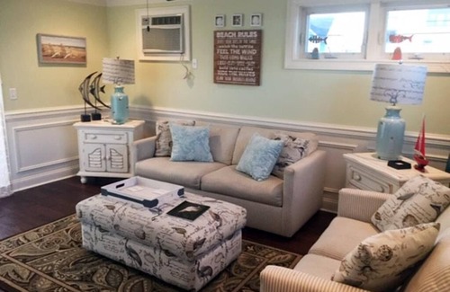 North Beach Haven Condo | Beachside Retreat: Remodeled Condo with Outdoor Shower