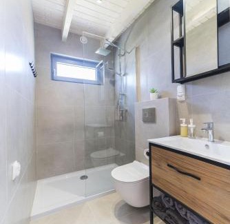 Chlapowo Cabin | Wichrowe Domki Plus: Family-Friendly Retreat with Pool