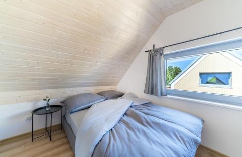 Chlapowo Cabin | Wichrowe Domki Plus: Family-Friendly Retreat with Pool
