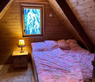 Rajcza Ski Chalet | Wichrowe Wzgórze 4: Guest Rated Excellence with Hot Tub