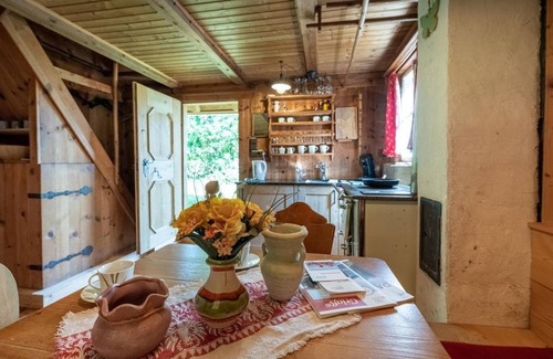Umlberg Apartment | Discover Wichtelhütte: Family-Friendly Stay with Spa & Hot Tub