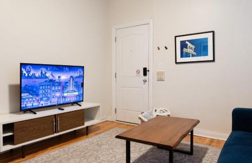 Ukrainian Village Apartment | Stylish Flexhome Wicker Park 2BR with Family-Friendly Perks