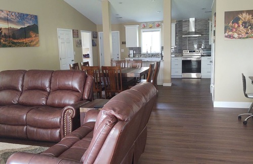 Sevierville House | Pet Friendly Retreat with Mountain Views & Pool Access