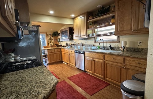 Pewaukee House | Unforgettable Stay at La Chalet with Lake Views & Spa