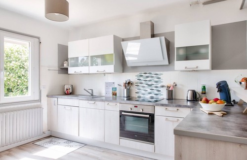 Plovan House | Spacious Retreat in Plovan - Perfect for Families & Pets