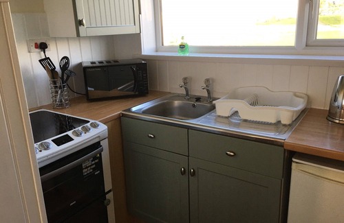 Widemouth Bay Ski Chalet | Pet-Friendly Widemouth Waves Chalet with Oceanfront Views