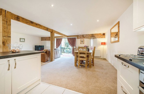 Beccles Cottage | Widgeon: Cozy Pet-Friendly Cottage with Spa and Hot Tub
