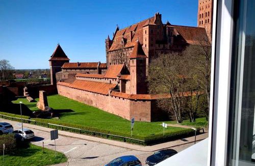Malbork Apartment | Morning Views of the Castle with Family-Friendly Comfort