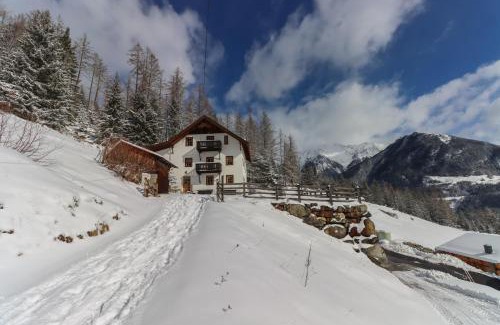 Umhausen House | Family-Friendly Widum Köfels: Rated 9/10 by Guests