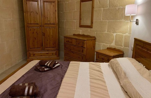Victoria Other | Wied Farmhouse: Ideal for Groups with Breakfast Included