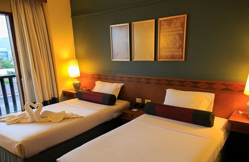 Lampang Hotel | Wienglakor Hotel: Family-Friendly Stay with Pool & Dining