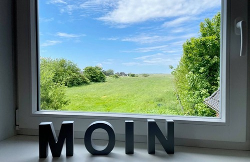 Archsum Apartment | Wiesensicht: Ocean View Retreat for 5 with Kitchen Access