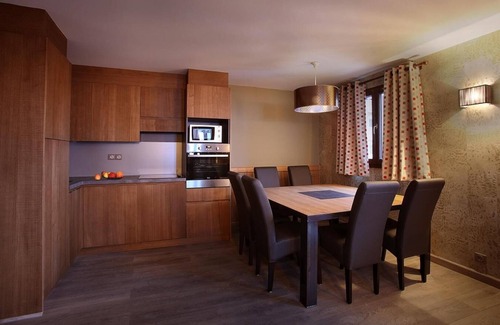 Arc-2000 Apartment | Experience Comfort with Wifi, Pool, Sauna & More