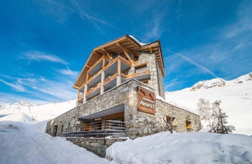Les Almes Apartment | Cozy Tignes Retreat with Terrace, Parking & Ski Locker