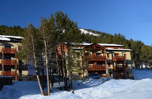 Les Angles Apartment | Wifi, 300m from resort center, fitness, swimming pool, terrace, balcony, tv, ski locker, 38m²