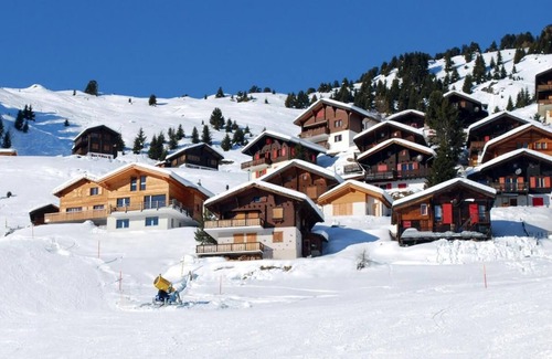 Les Angles Apartment | Wifi, 300m from resort center, fitness, swimming pool, terrace, balcony, tv, ski locker, 38m²
