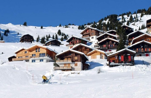 Les Angles Apartment | Wifi, 300m from resort center, fitness, swimming pool, terrace, balcony, tv, ski locker, 50m²