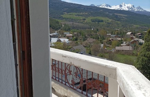 Jausiers Apartment | Inviting Getaway with Pool, Spa & Balcony in Pra Loup