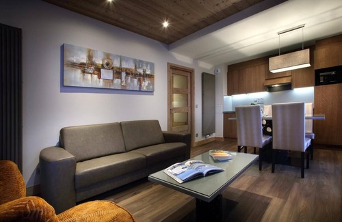Arc-2000 Apartment | Ideal Getaway: Fitness, Pool & Spa Near Resort Center