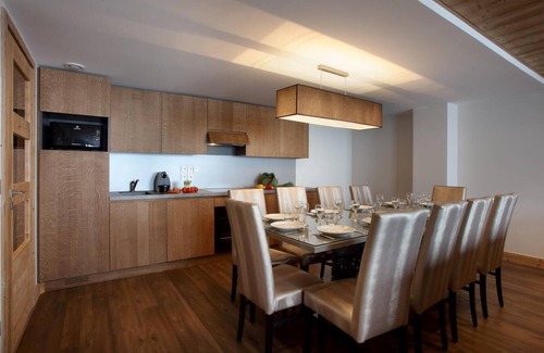Arc-2000 Apartment | Ideal Getaway: Fitness, Pool & Spa Near Resort Center