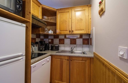 Lanslevillard Apartment | Cosy Ski Retreat in Val Cenis with Spa and Balcony Access