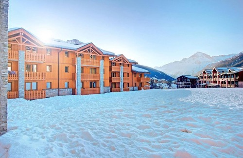 Lanslevillard Apartment | Cosy Ski Retreat in Val Cenis with Spa and Balcony Access