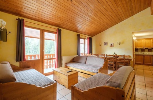 Lanslevillard Apartment | Cozy Retreat in Val Cenis: Sauna, Balcony & Pet Friendly