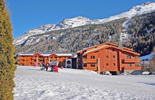 Lanslevillard Apartment | Cozy Retreat in Val Cenis: Sauna, Balcony & Pet Friendly