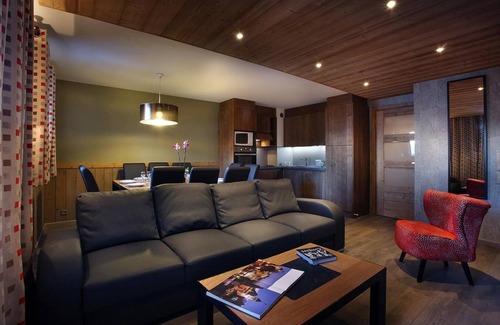 Arc-2000 Apartment | Modern Retreat with Pool, Spa and Pet-Friendly Amenities
