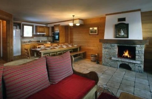 Arc-2000 Apartment | Modern Retreat with Pool, Spa and Pet-Friendly Amenities