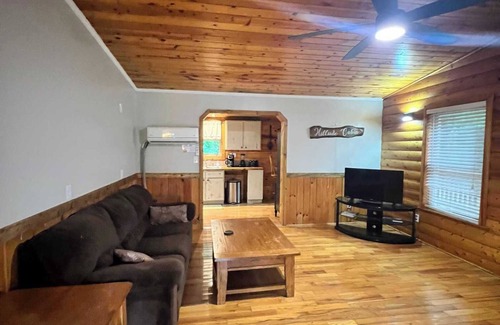 Campton Cabin | Pet-Friendly Escape at Eclectic Hillside near Red River Gorge
