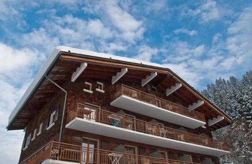Le Grand-Bornand Apartment | Cozy Retreat at Le Grand Bornand with Pool and Balcony