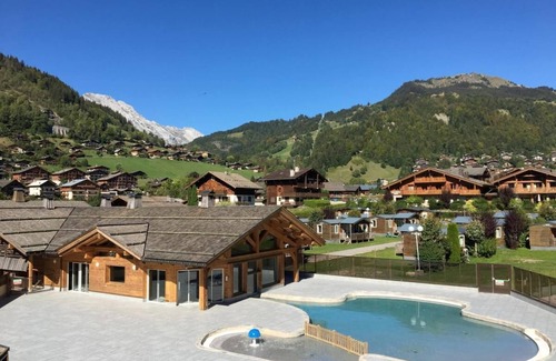 Le Grand-Bornand Apartment | Cozy Retreat at Le Grand Bornand with Pool and Balcony