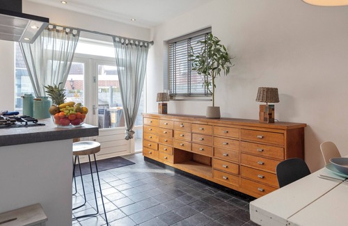 Wijk aan Zee House | Inviting Wijkiki Beach House with Ocean Views & Breakfast