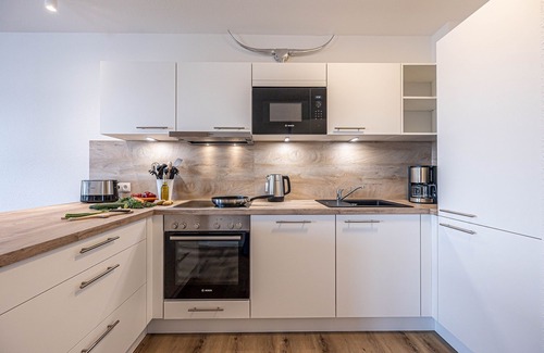 Schleswig Apartment | Wiking-koje 5: Pet-Friendly Retreat with Ocean View & Balcony