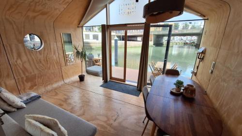 Stadsdriehoek Boat Rental | Discover Wikkelboats at Wijnhaven: Pet-Friendly Retreat