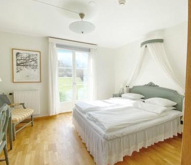 Uppsala Hotel | Wiks Slott: Oceanfront Retreat with Pet-Friendly Amenities