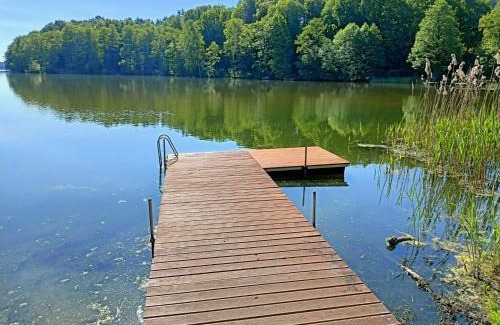 gmina Drezdenko Apartment | Idyllic Wilawianki: Lakefront Retreat in Łubowo