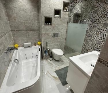 Tetouan Apartment | Indulgent Stay at Wilaya Sunset Luxe: Jacuzzi & Hamam Awaits