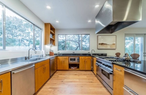 Wild Basin Highlands House | Wild Basin Retreat: Pool, Spa & Sport Court Near Downtown
