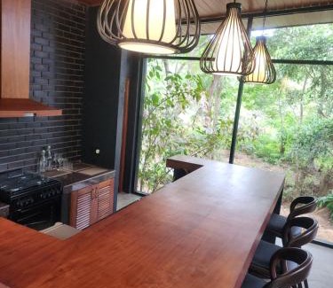 Hildummulla Villa | Experience Wild Cassia: 4-Star Retreat with Hot Tub