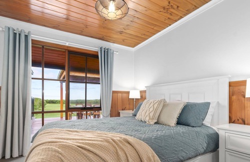 Marengo Cottage | Wild Dog - 3 bdrm with out-door hot tub