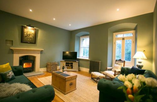 Mumbles Apartment | Inviting Glyn Y Coed in Mumbles: Rated 9.9/10, Family-Friendly