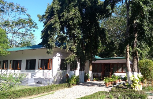 Balipara Cottage | Explore Wild Mahseer: Family-Friendly Stay with Breakfast